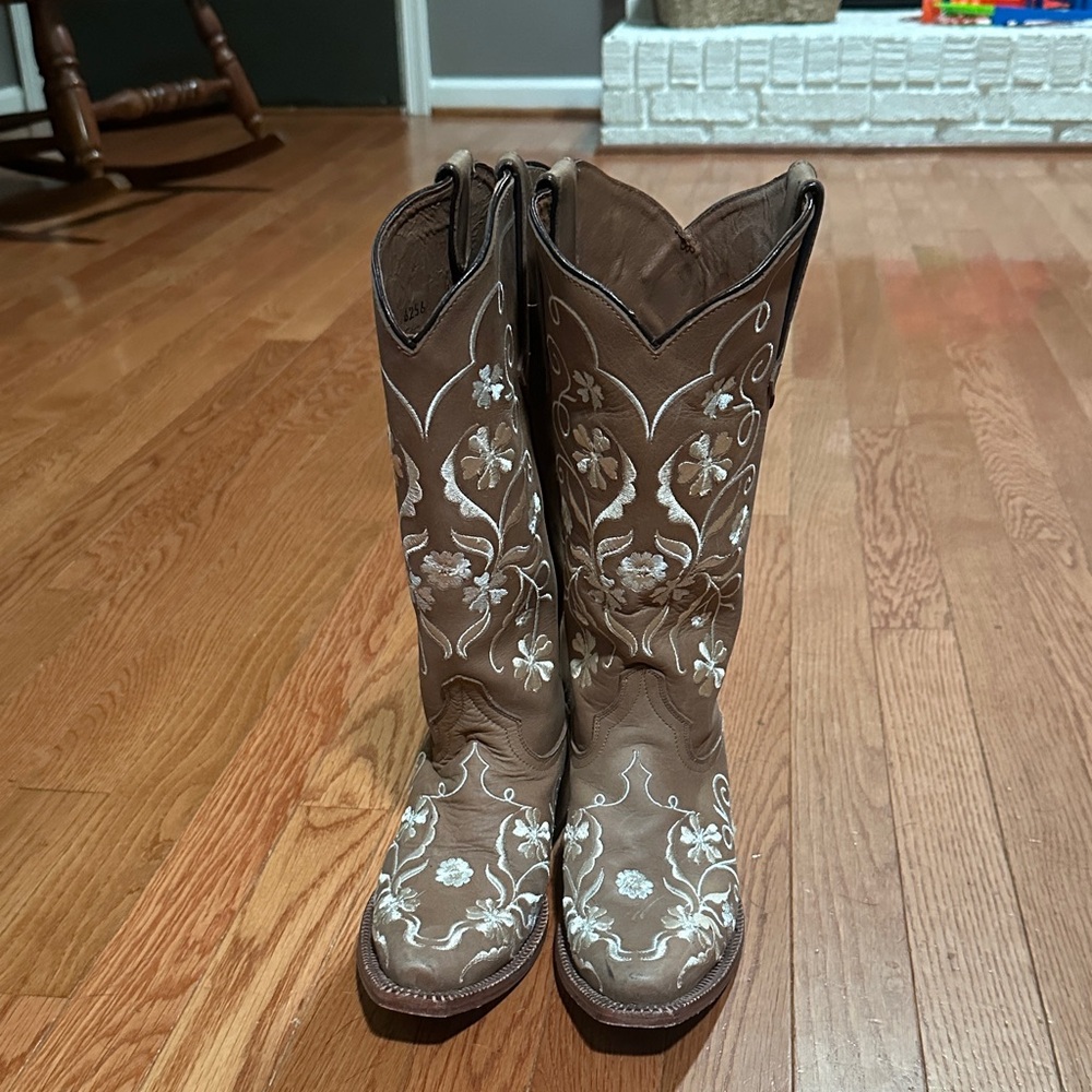 Embroidered Western Cowboy Boots
